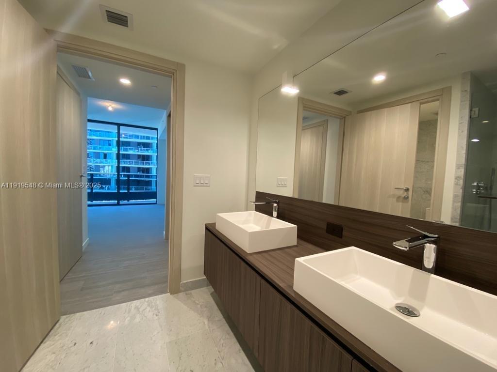 1000 Brickell Plz #3207 Miami, FL 33131