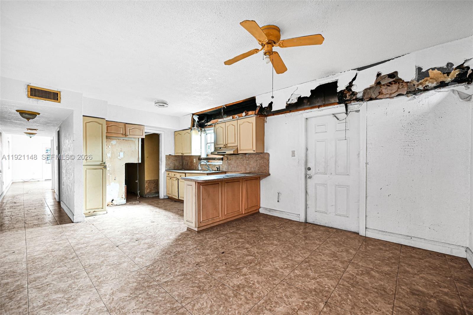 2614 W 8th Ct Hialeah, FL 33010