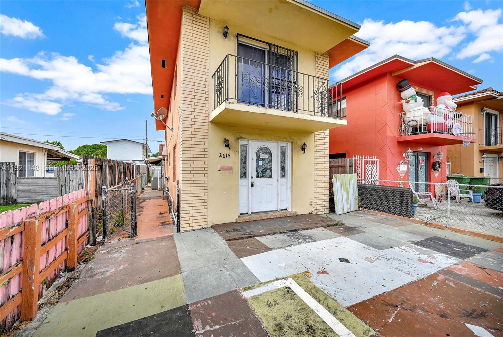 2614 W 8th Ct Hialeah, FL 33010