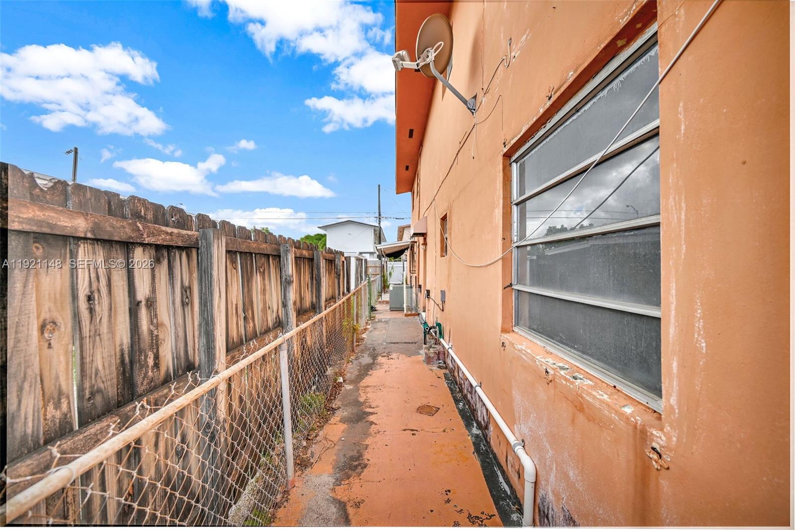 2614 W 8th Ct Hialeah, FL 33010