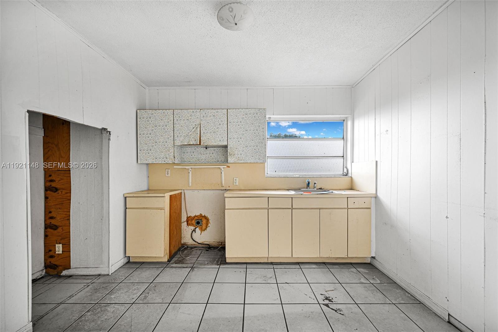 2614 W 8th Ct Hialeah, FL 33010