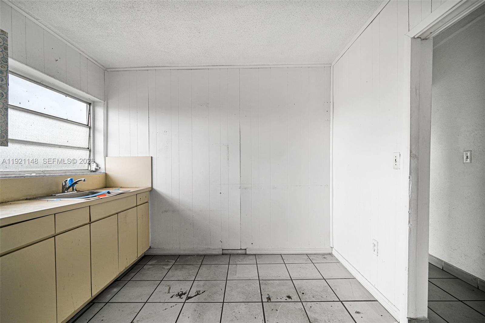 2614 W 8th Ct Hialeah, FL 33010