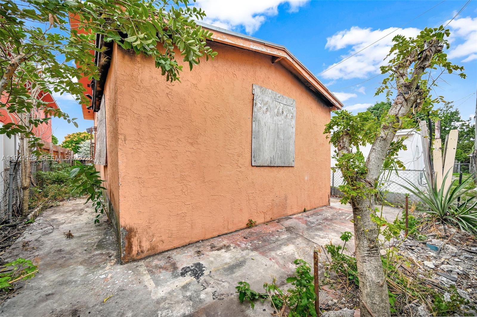 2614 W 8th Ct Hialeah, FL 33010