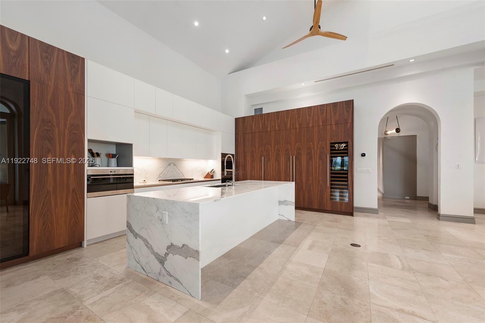 432 S Hibiscus Dr Miami Beach, FL 33139