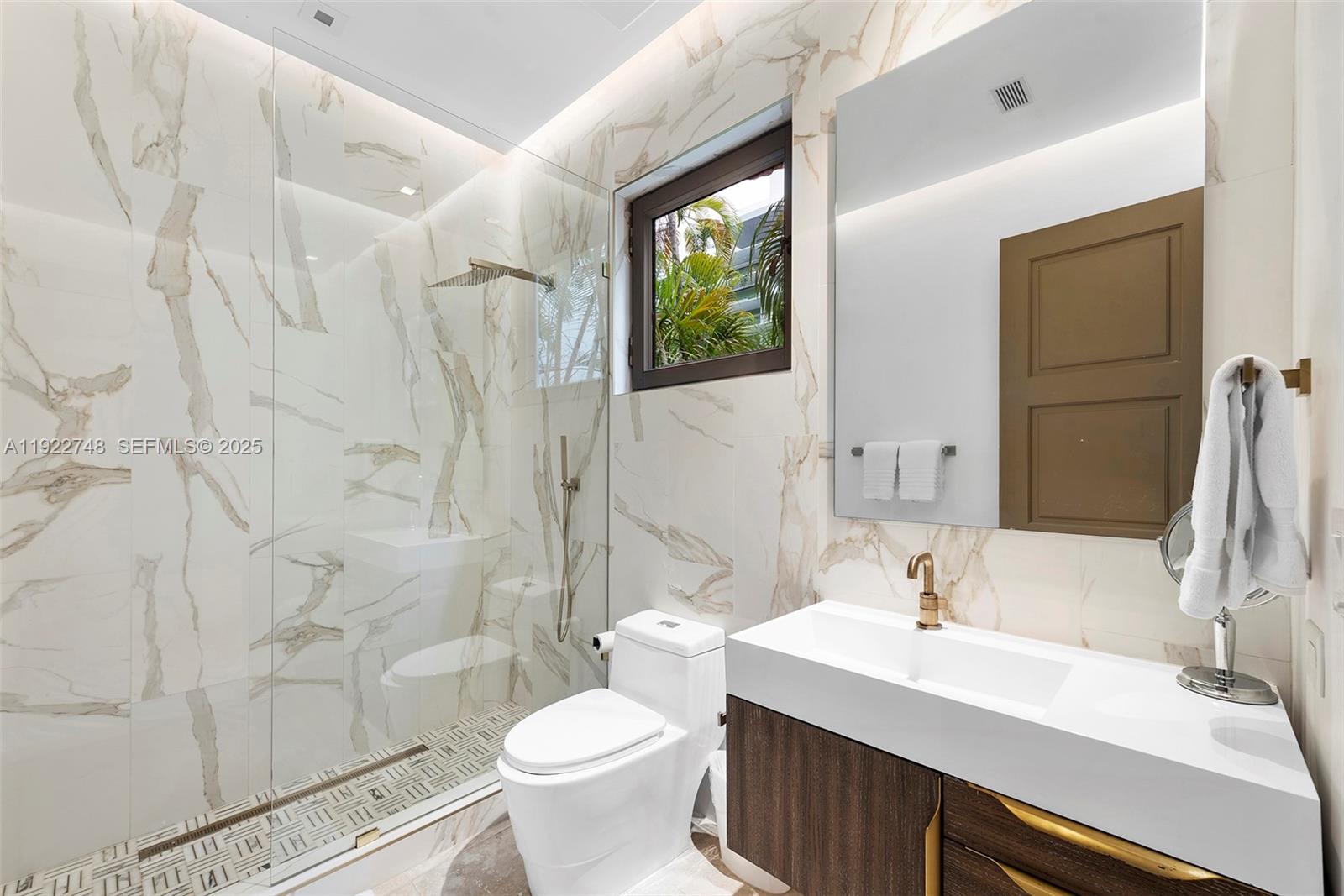 432 S Hibiscus Dr Miami Beach, FL 33139