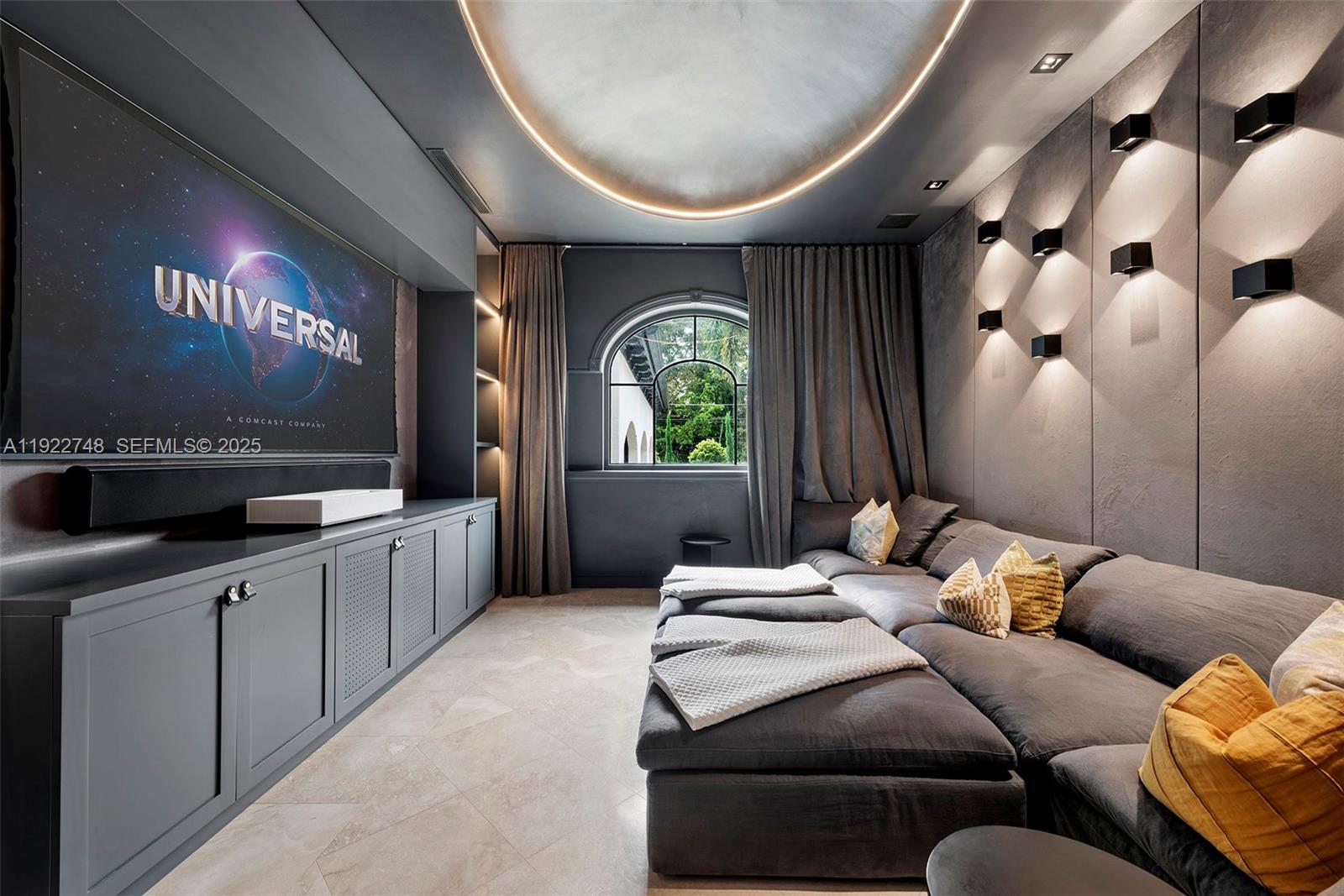 432 S Hibiscus Dr Miami Beach, FL 33139