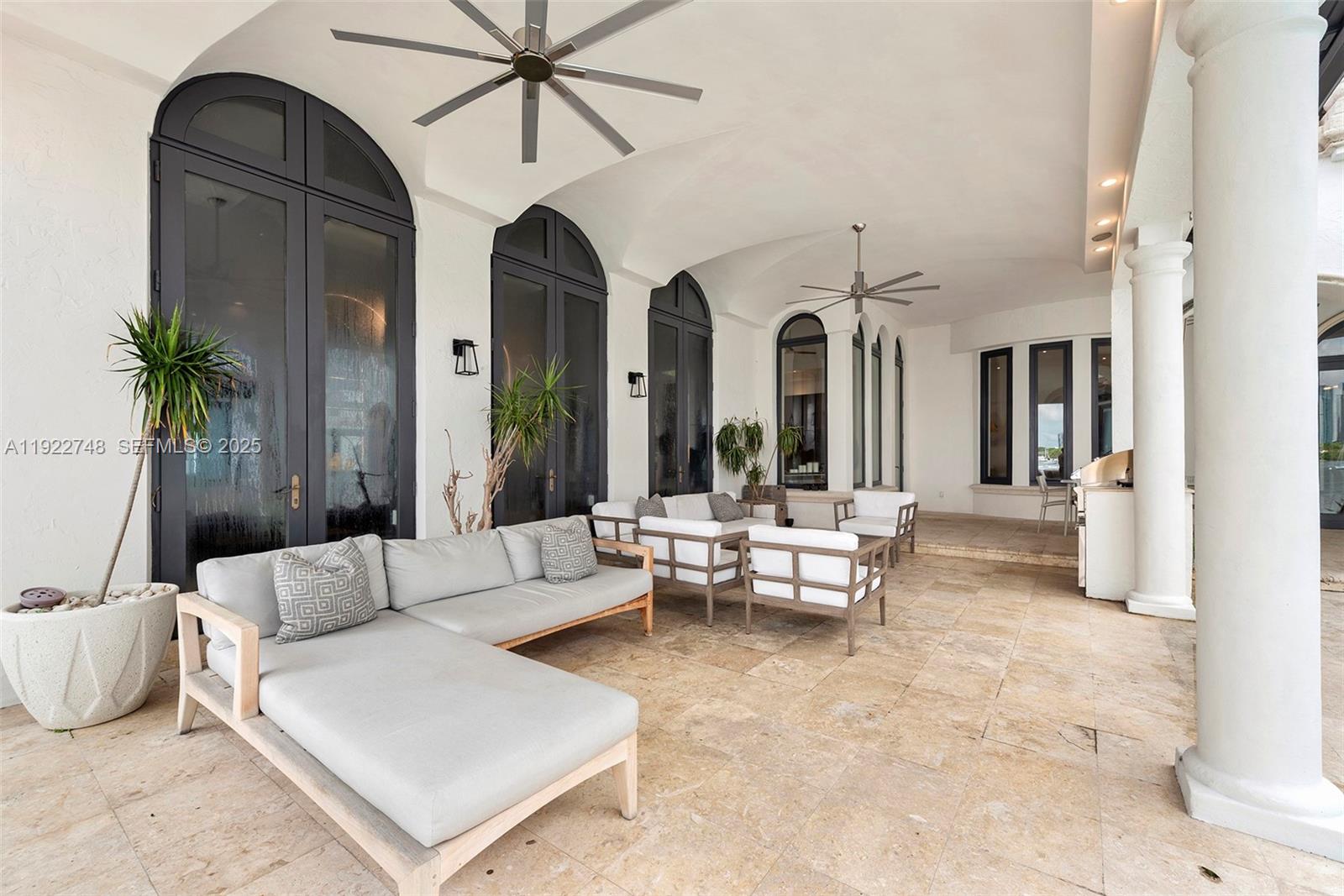 432 S Hibiscus Dr Miami Beach, FL 33139