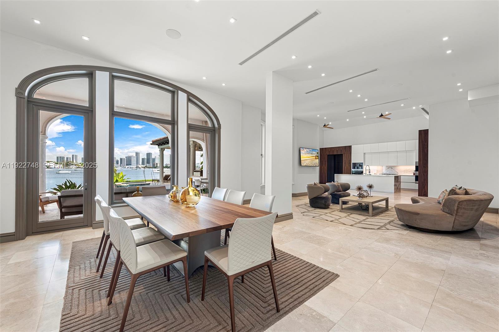 432 S Hibiscus Dr Miami Beach, FL 33139