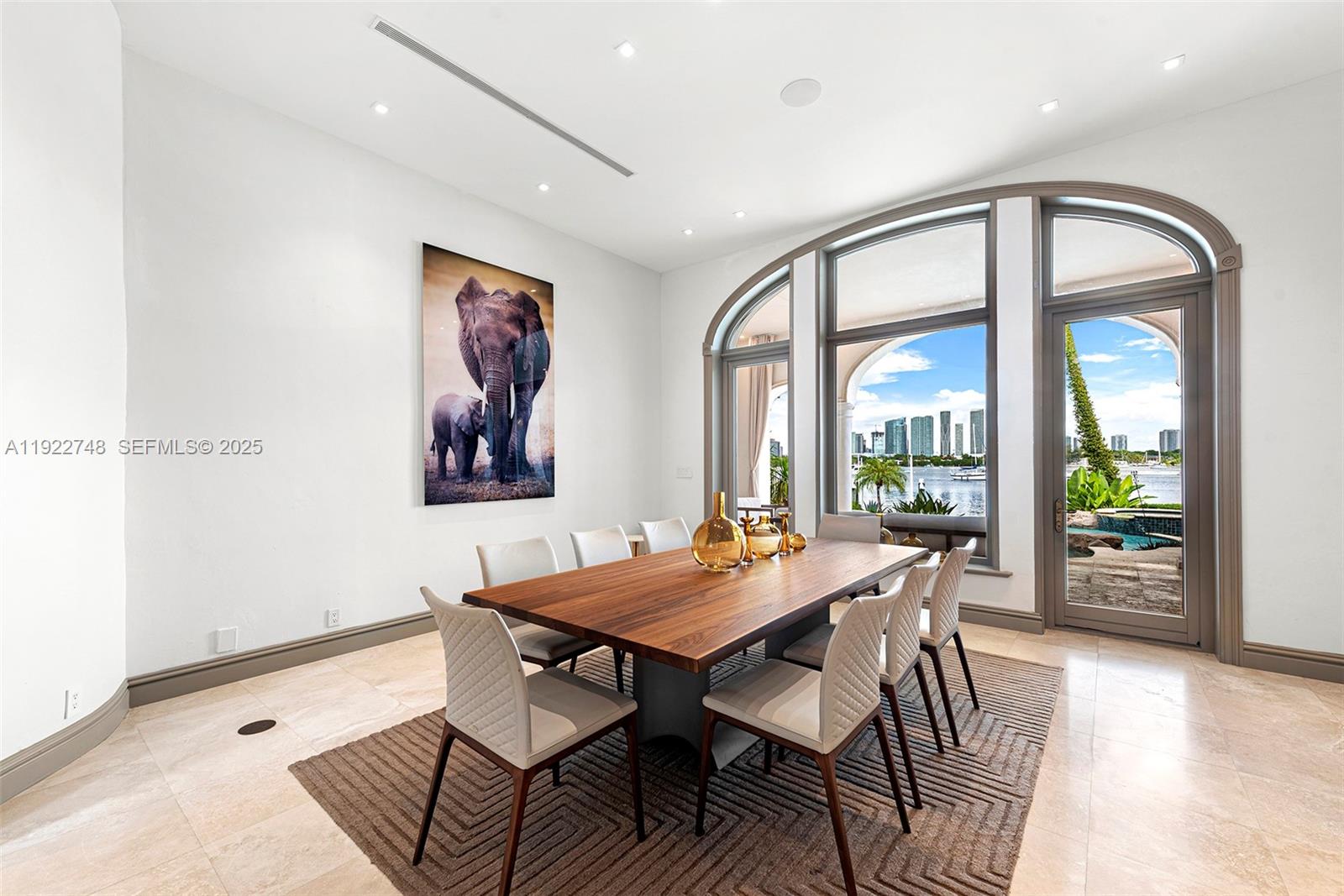 432 S Hibiscus Dr Miami Beach, FL 33139