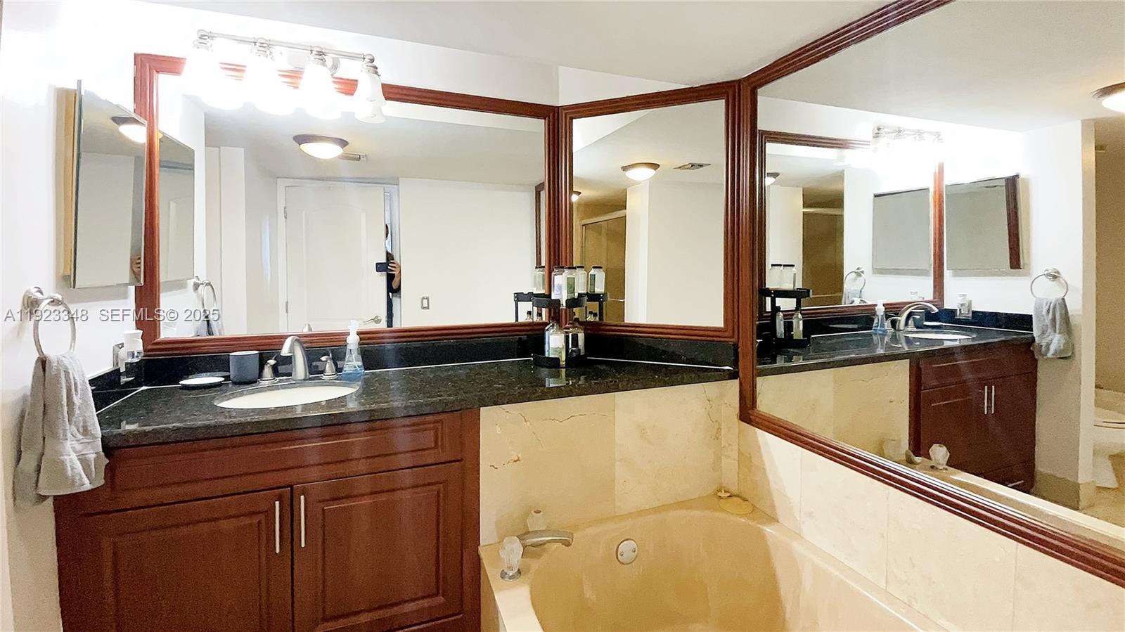 1717 N Bayshore Dr #D-3937 Miami, FL 33132