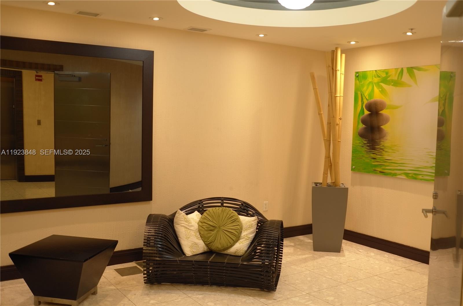 253 NE 2nd St #908 Miami, FL 33132