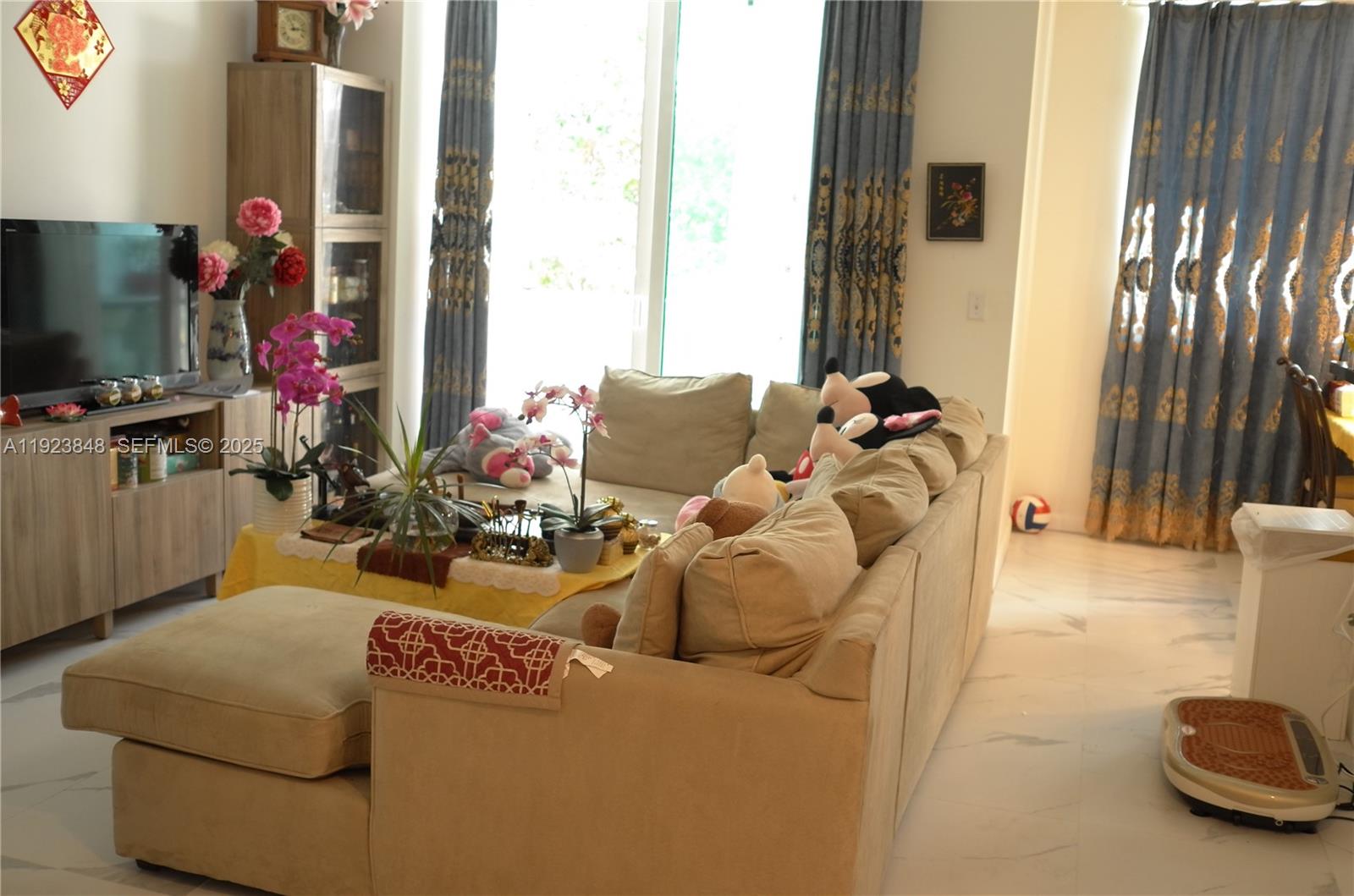 253 NE 2nd St #908 Miami, FL 33132