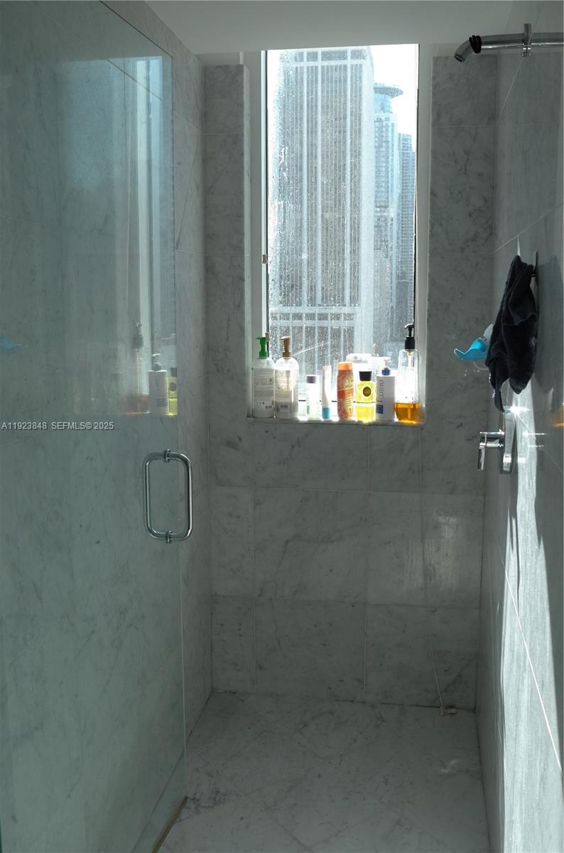 253 NE 2nd St #908 Miami, FL 33132