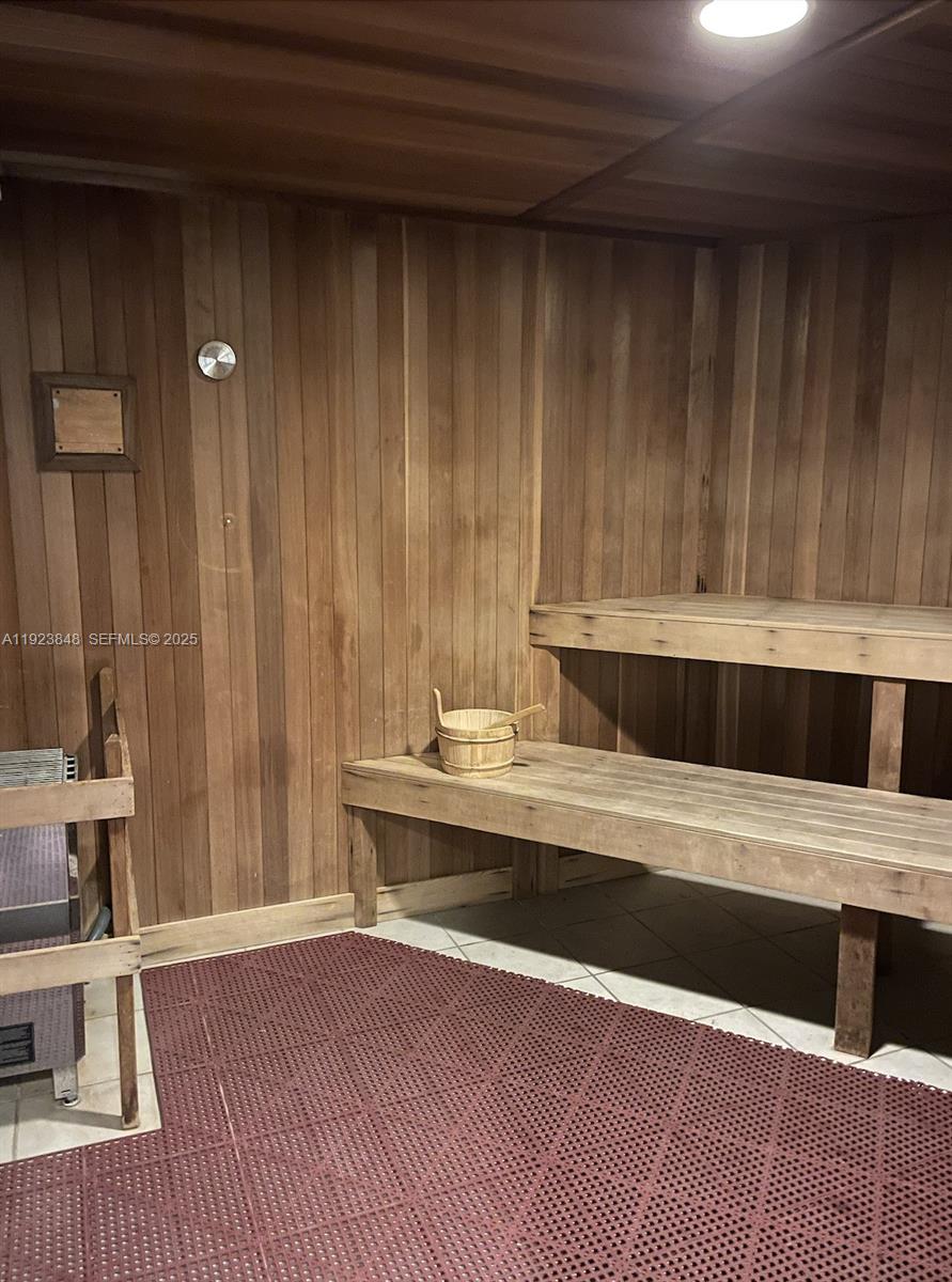 253 NE 2nd St #908 Miami, FL 33132