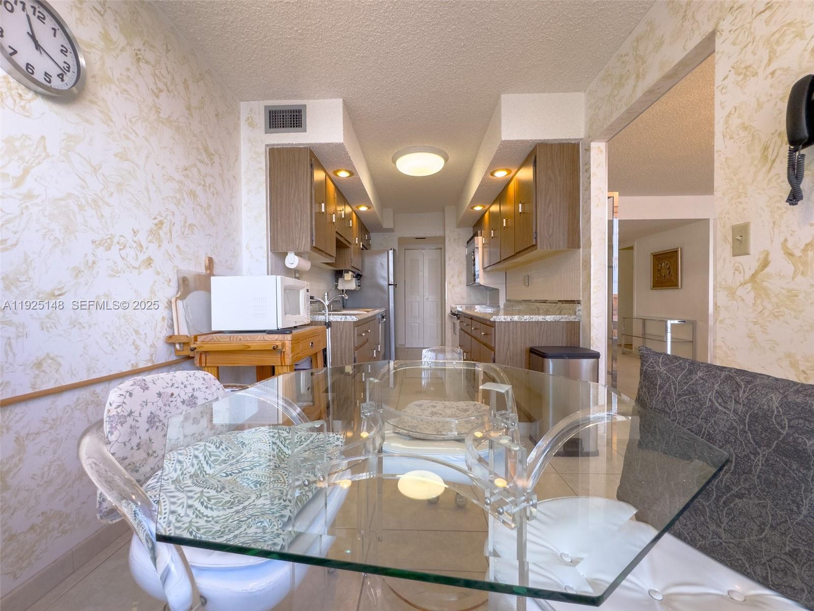 image Winston Towers 50025