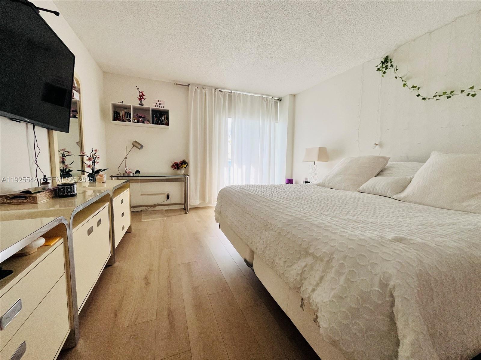 image Arlen House East11