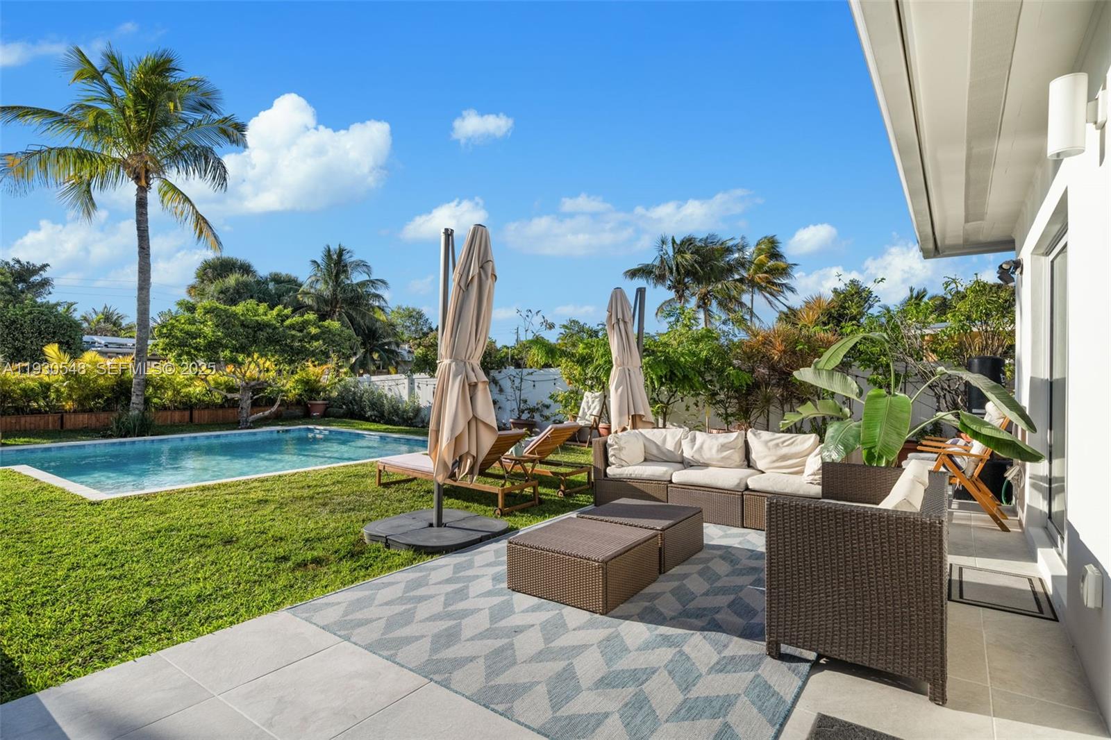 7770 Hawthorne Ave Miami Beach, FL 33141