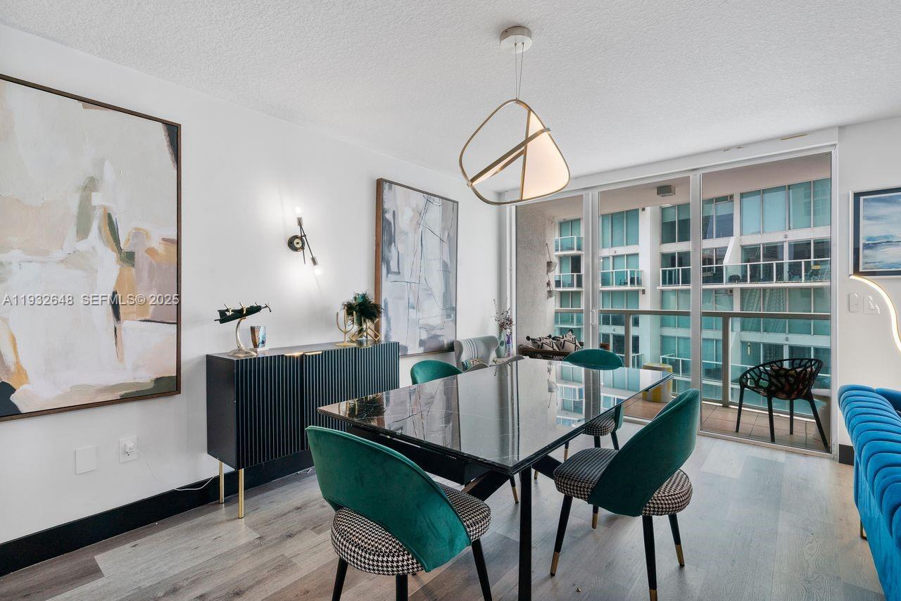 image Brickell on the River North9