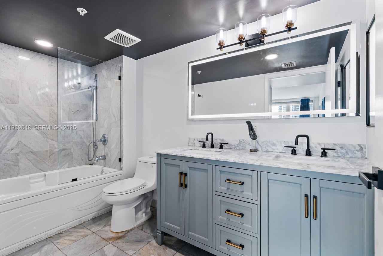 image Brickell on the River North18