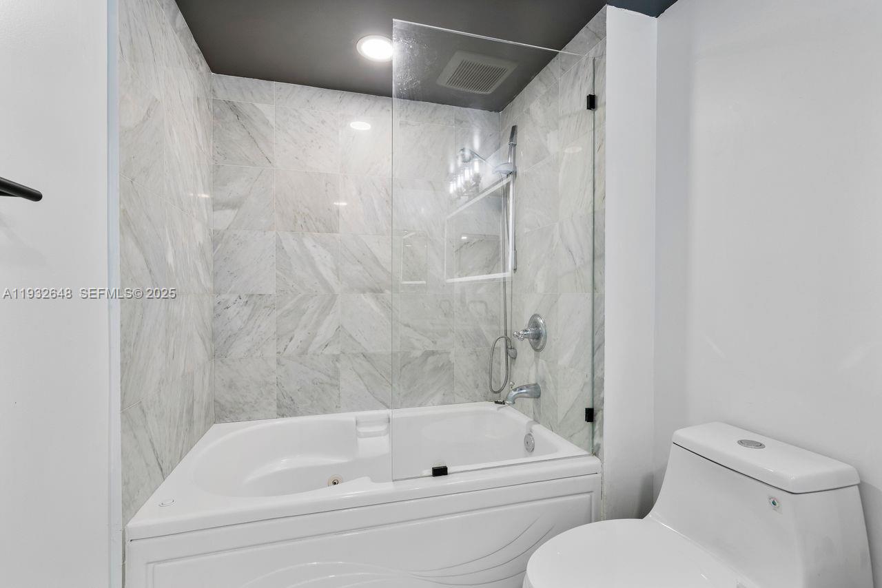 image Brickell on the River North19