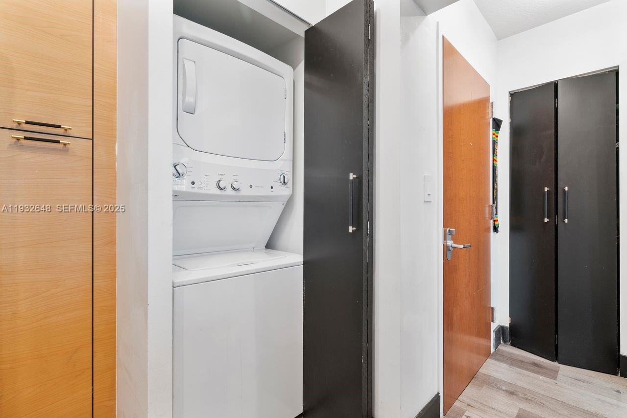 image Brickell on the River North22