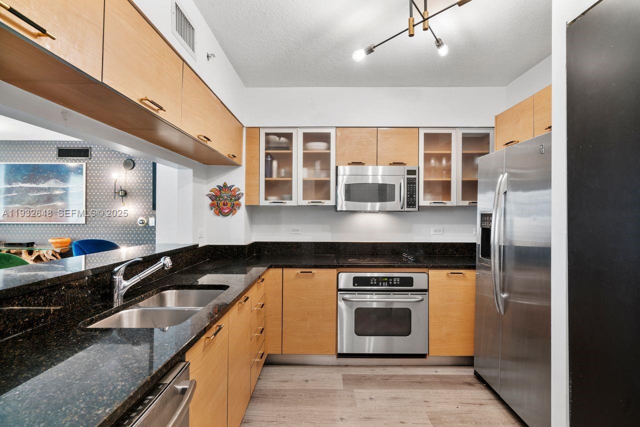 image Brickell on the River North2