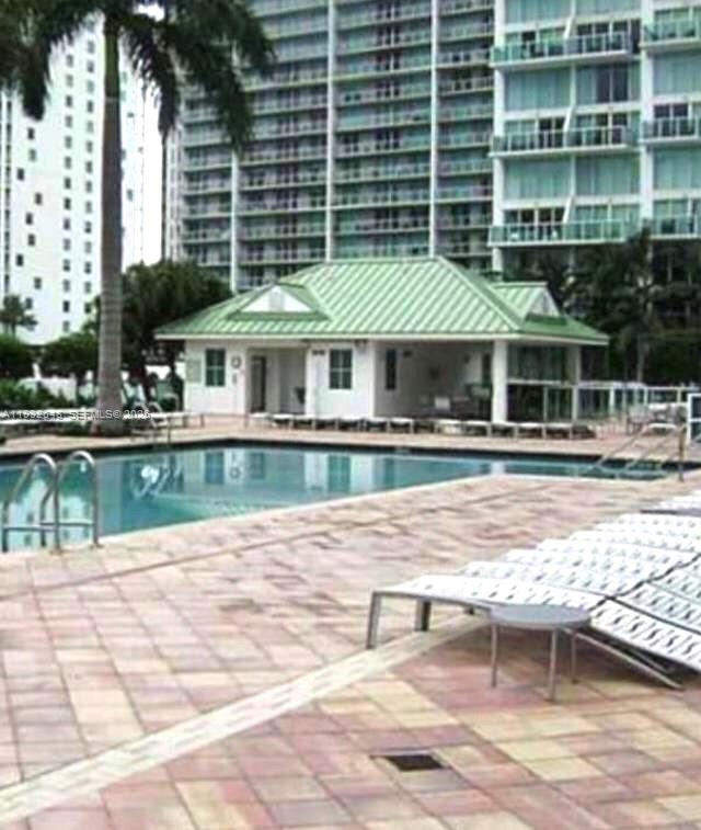 image Brickell on the River North36