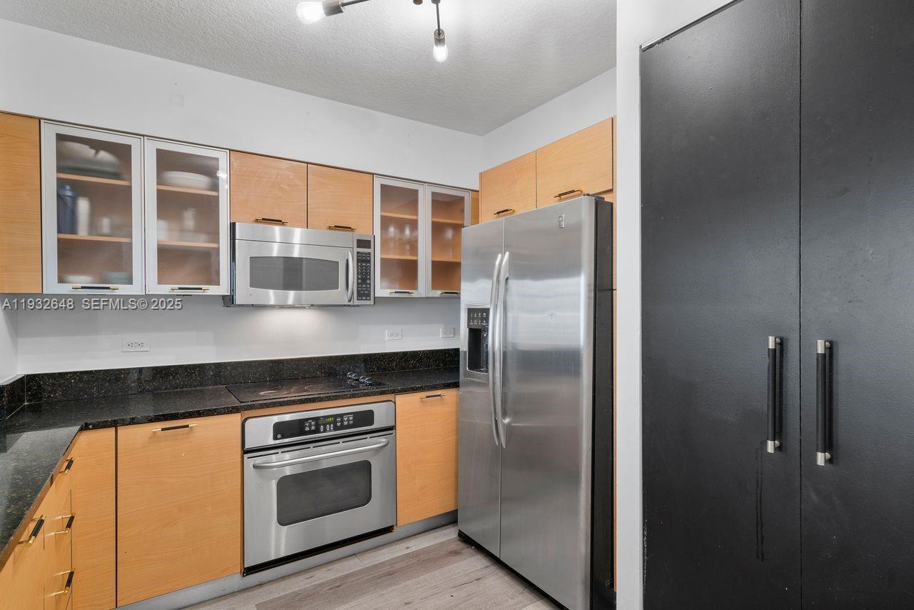 image Brickell on the River North3