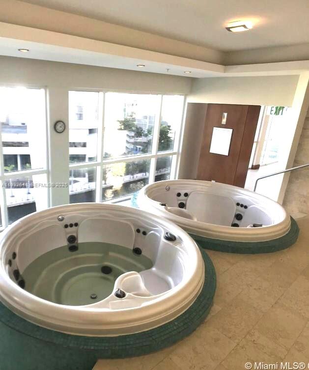 image Brickell on the River North40