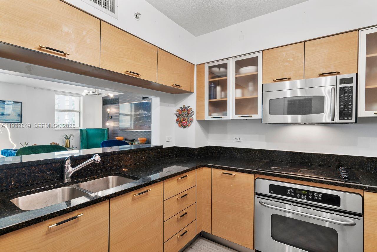 image Brickell on the River North4