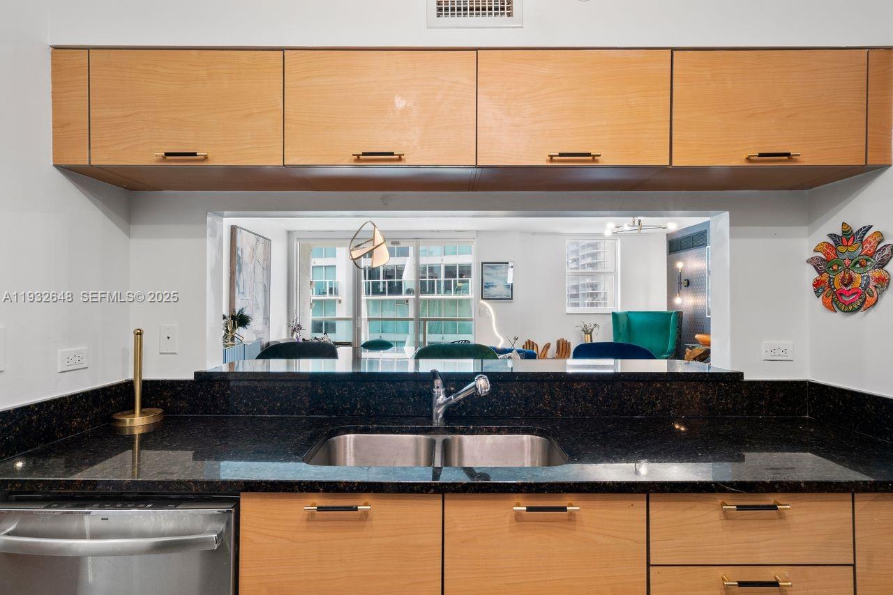 image Brickell on the River North5