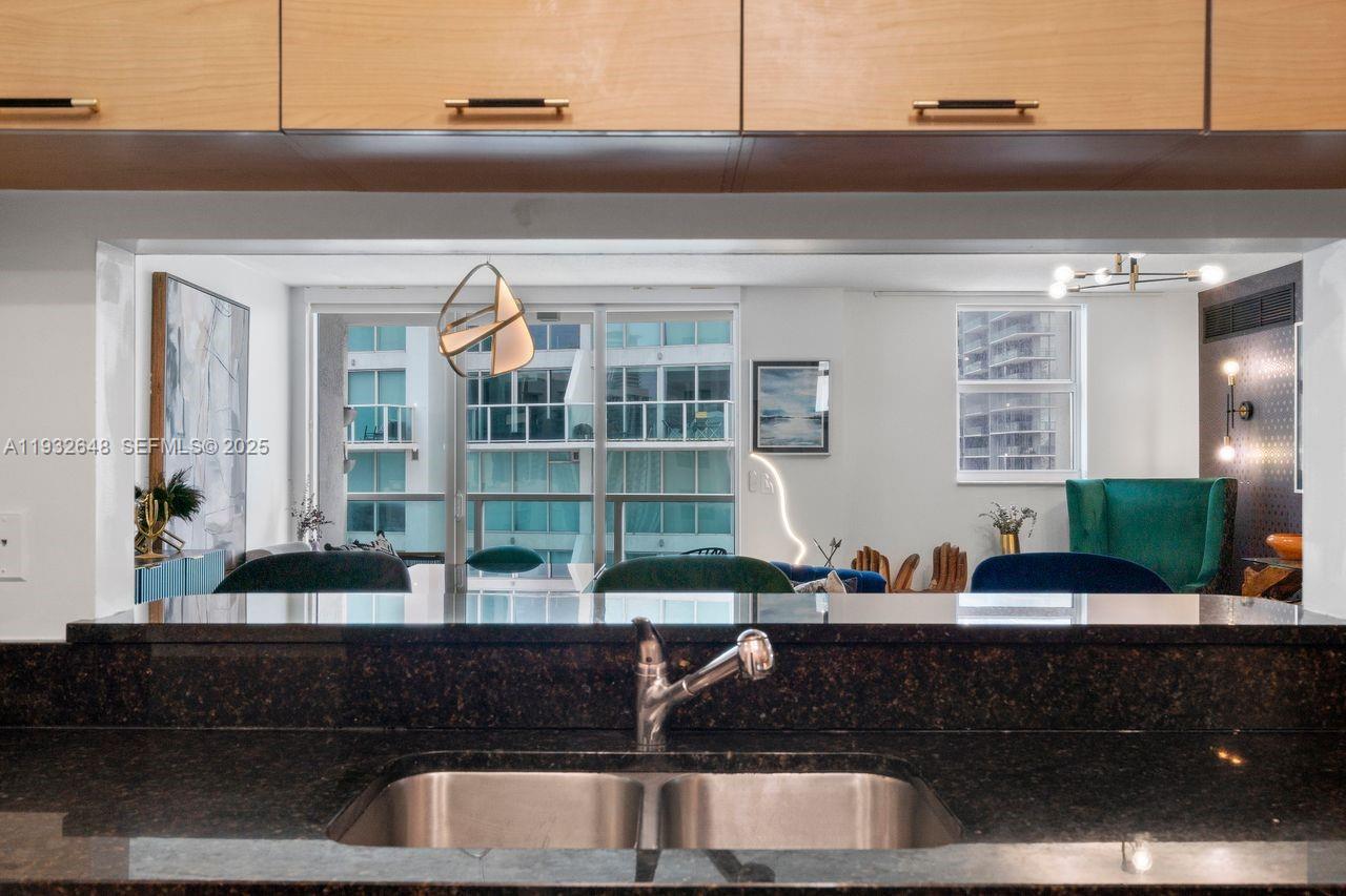 image Brickell on the River North6