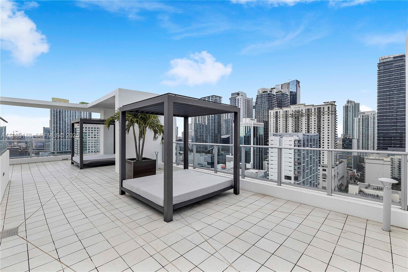 image Brickell Ten22