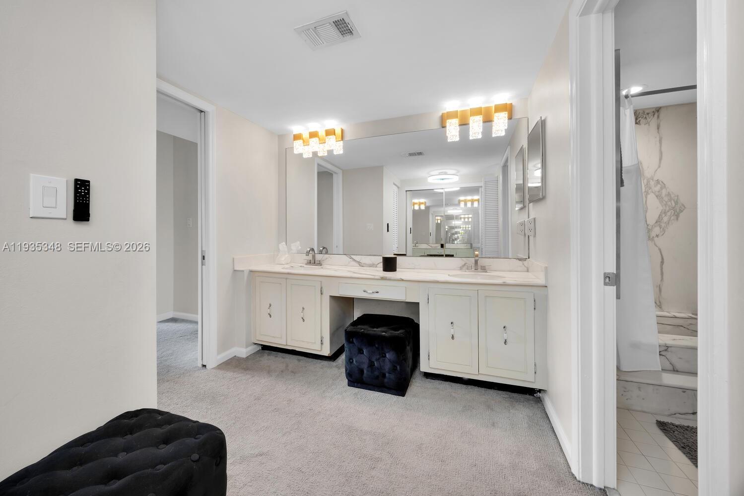 image Commodore Club West21