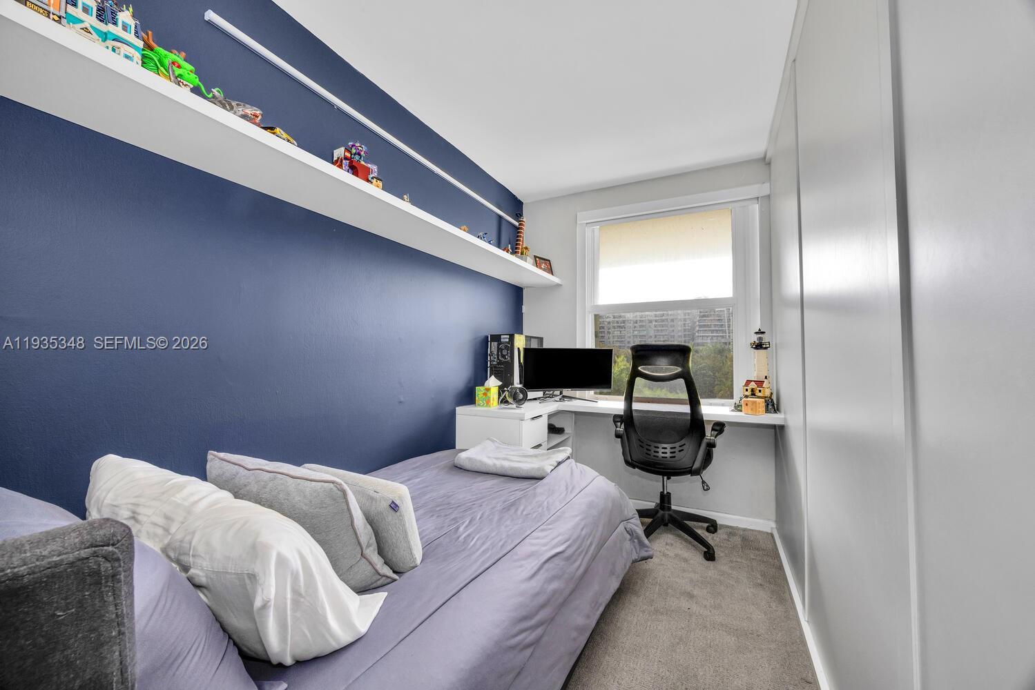 image Commodore Club West25