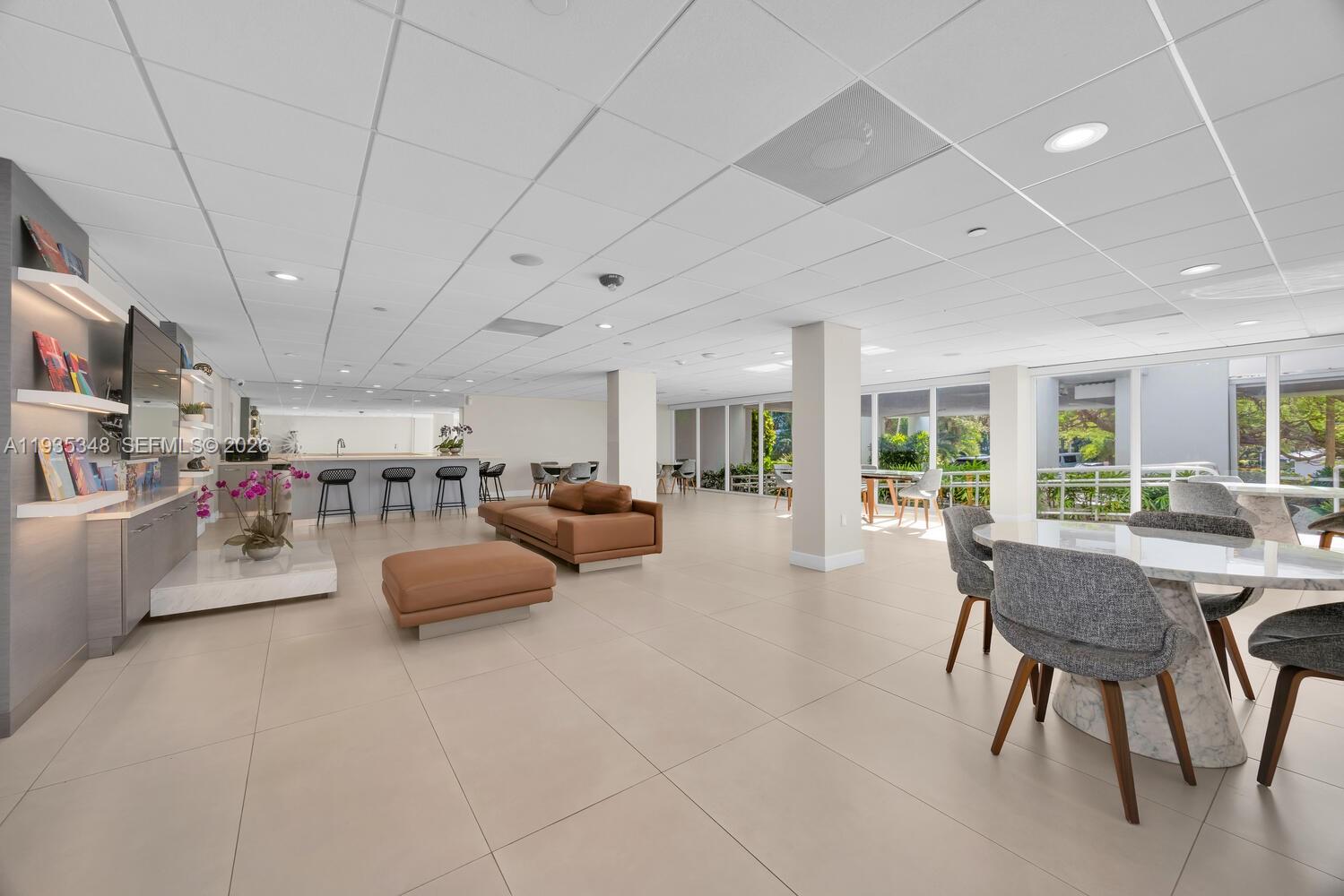 image Commodore Club West30