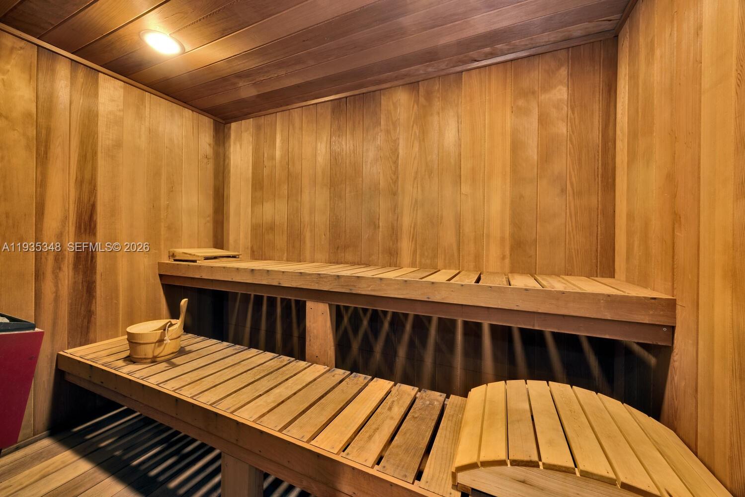 image Commodore Club West33