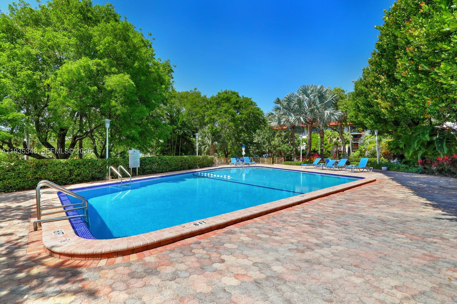 image Commodore Club West38