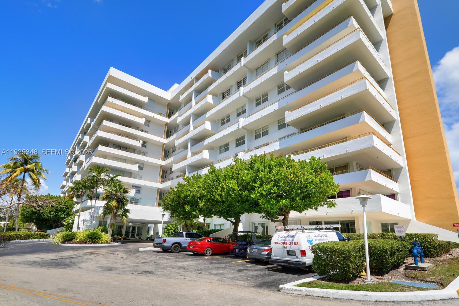 image Commodore Club West40