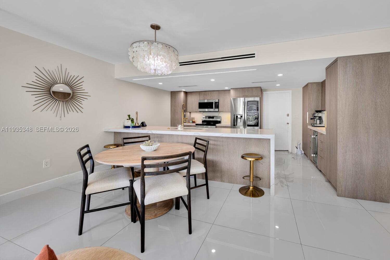 image Commodore Club West7