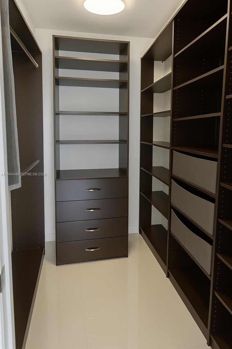 image Icon Brickell II24