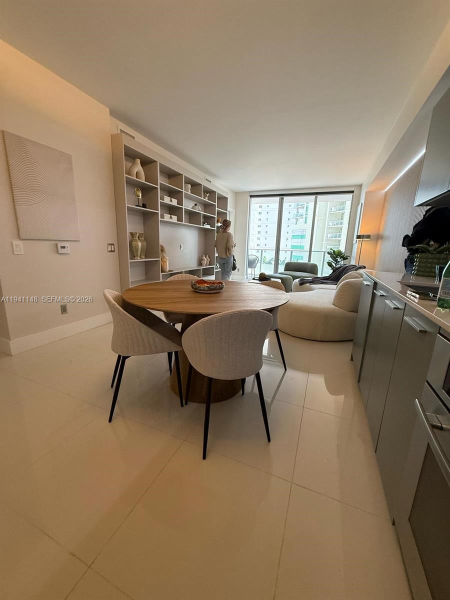 1300 Brickell Bay Dr Miami, FL 33131