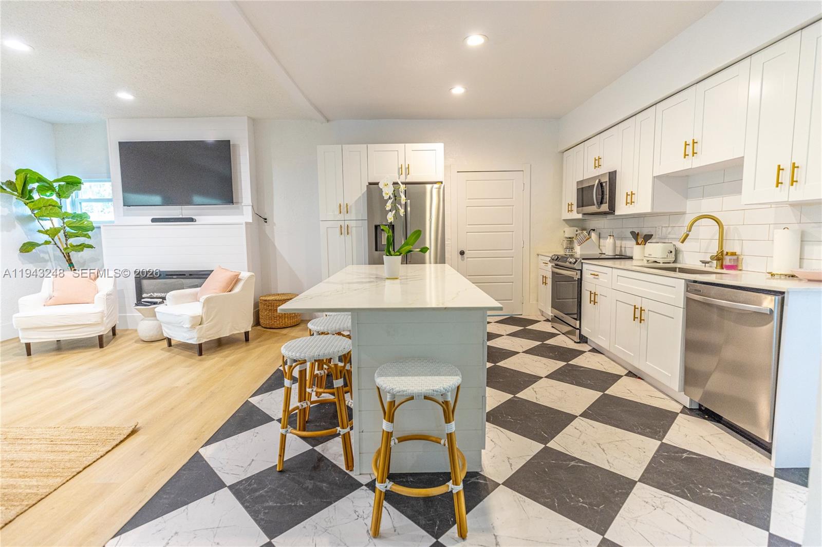 745 NW 47th Ter Miami, FL 33127