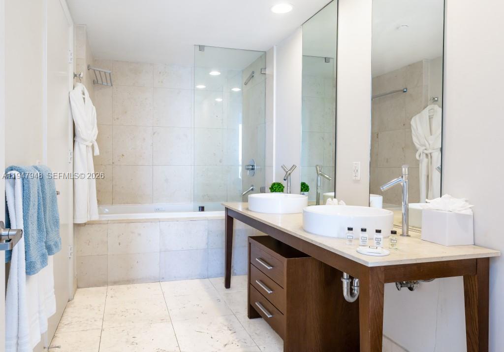 image Icon Brickell III (W Miami)10