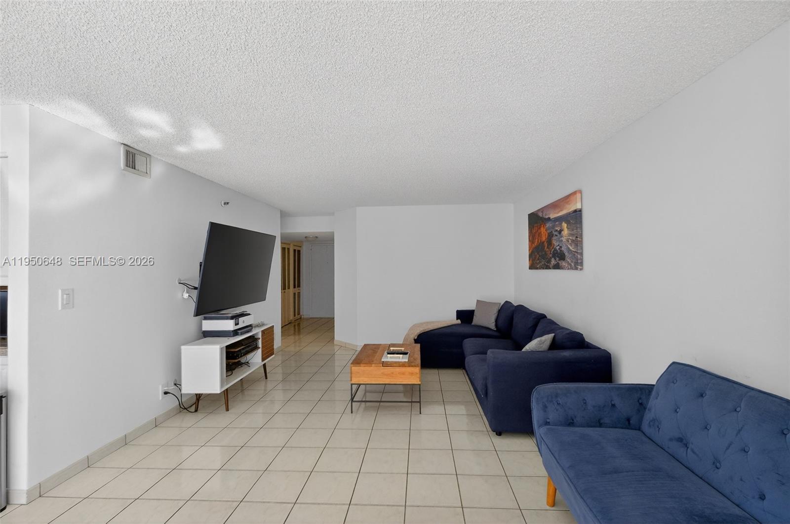 2401 Collins Ave #1103 Miami Beach, FL 33140