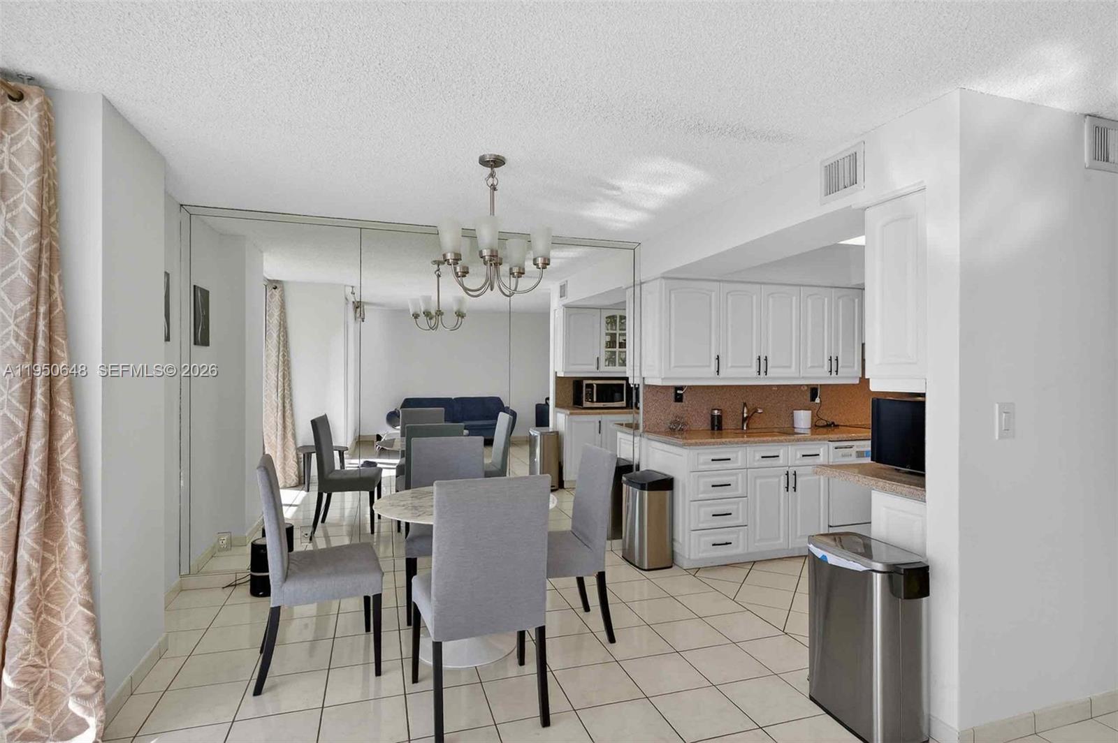 2401 Collins Ave #1103 Miami Beach, FL 33140