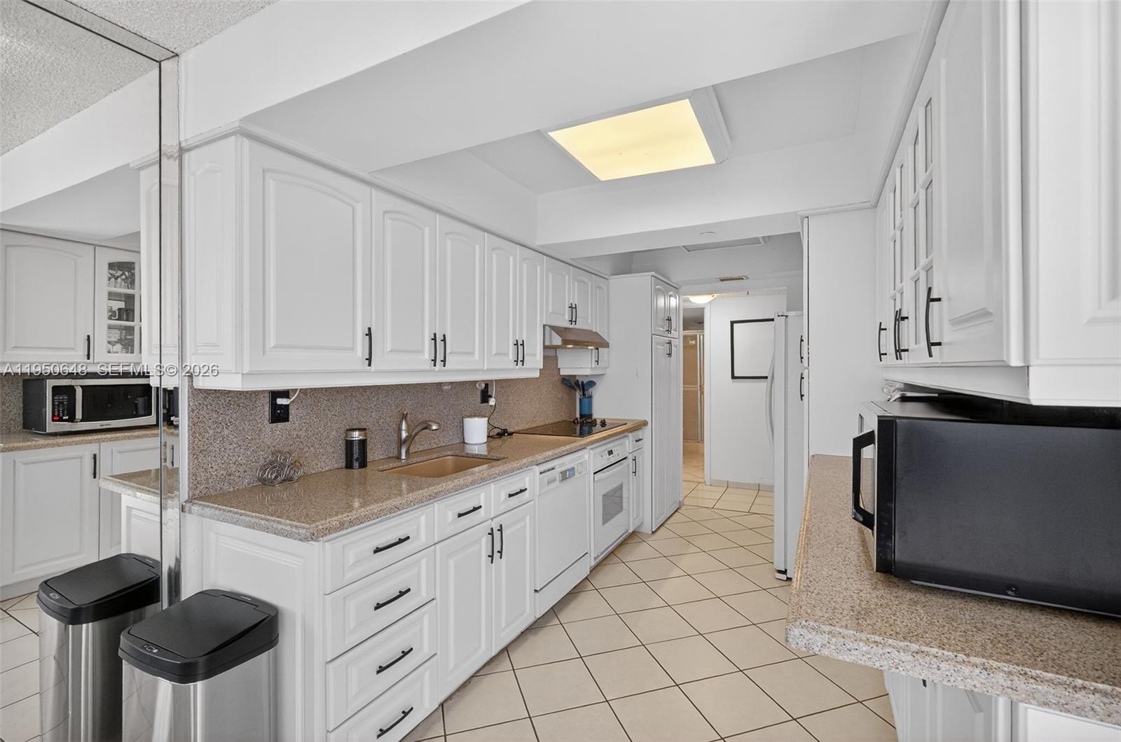 2401 Collins Ave #1103 Miami Beach, FL 33140