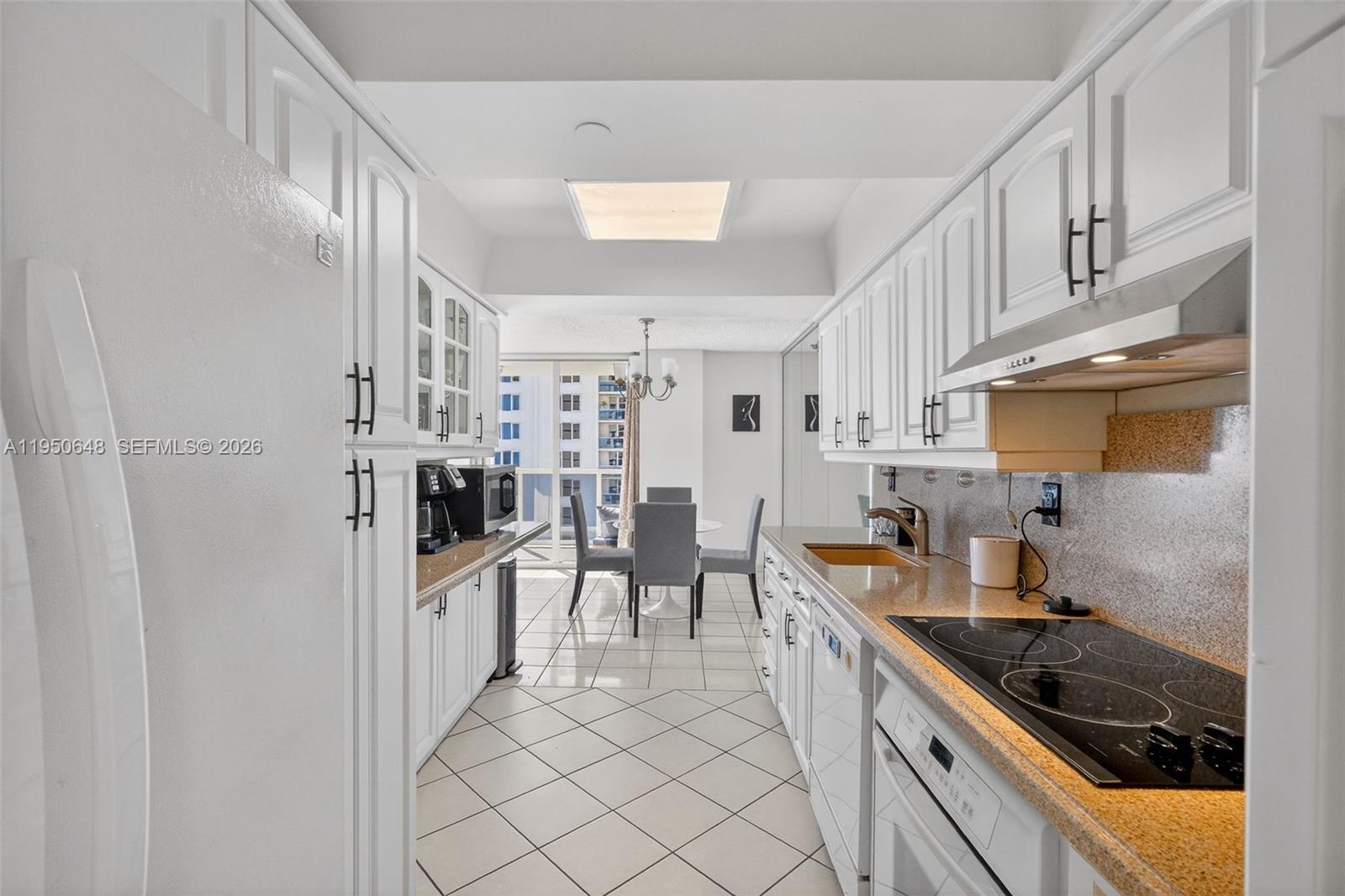 2401 Collins Ave #1103 Miami Beach, FL 33140