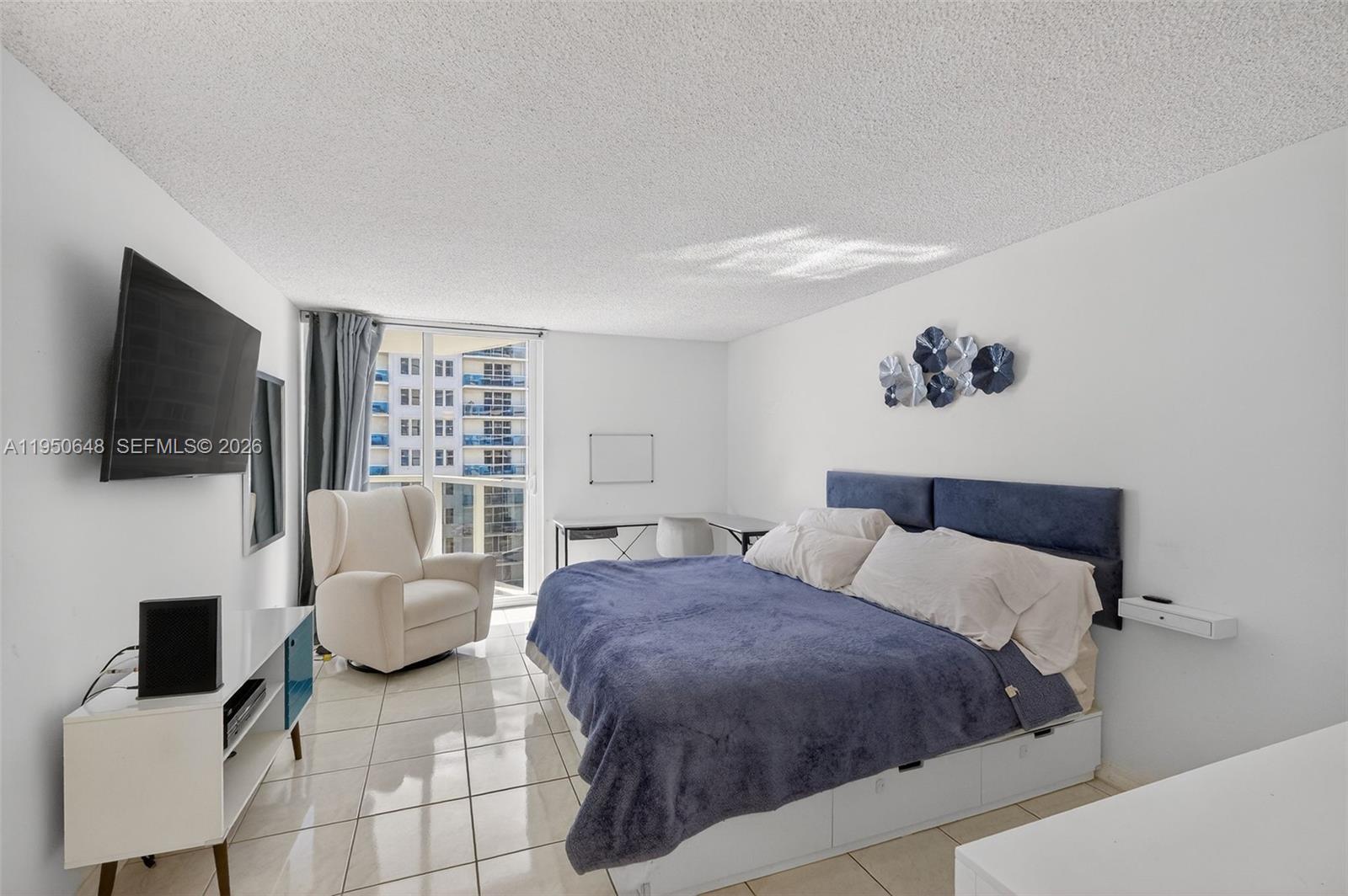 2401 Collins Ave #1103 Miami Beach, FL 33140