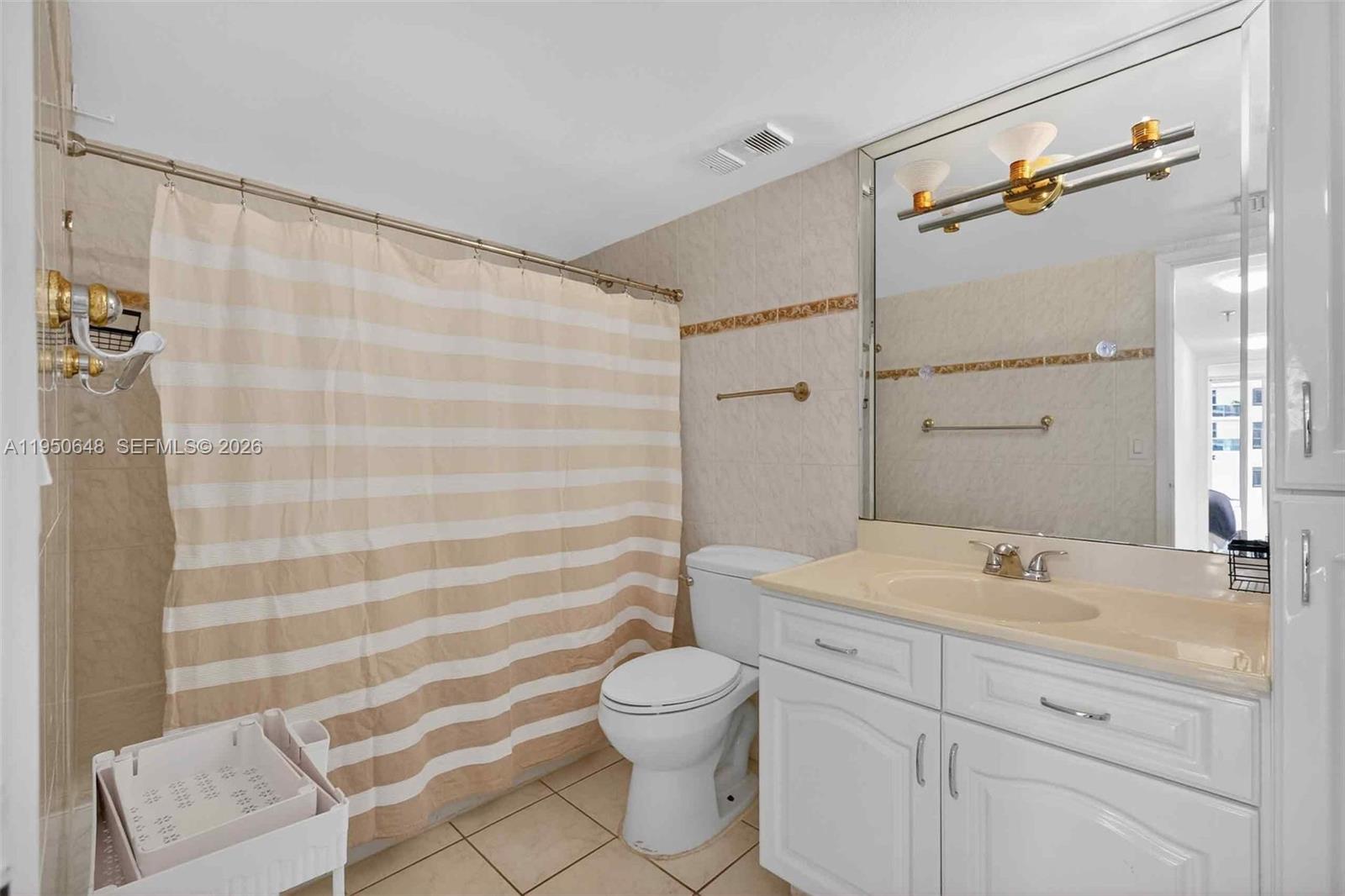 2401 Collins Ave #1103 Miami Beach, FL 33140